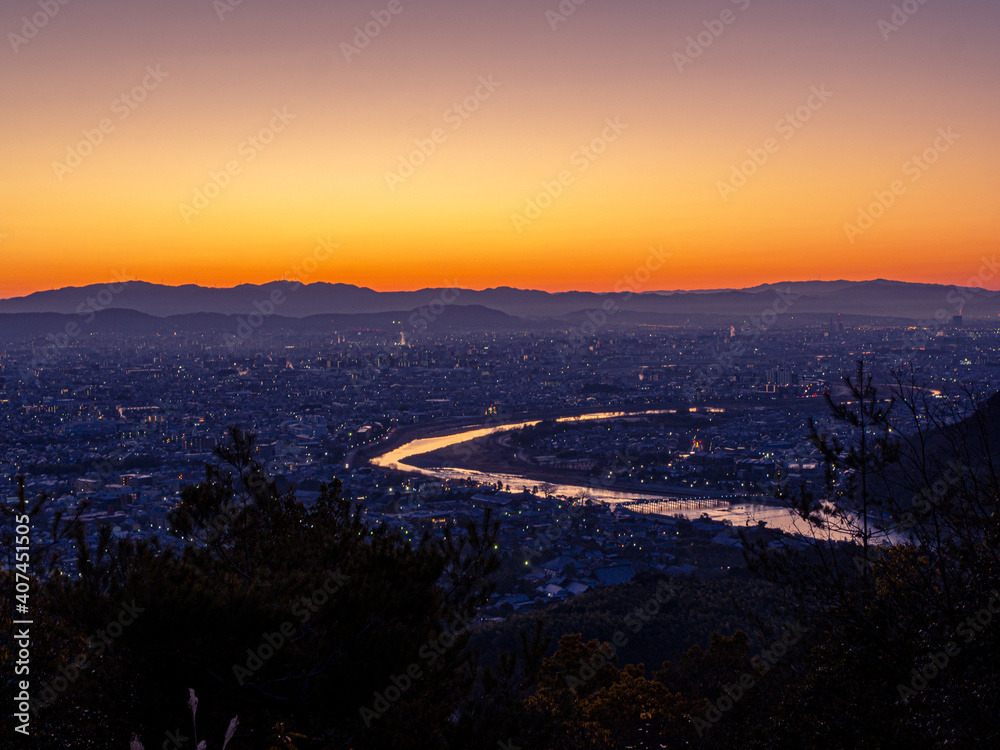 夜明け直前の小倉山からの景色