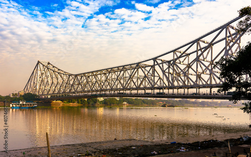 Fotografija Howrah Bridge is a bridge with a suspended span over the Hooghly River in Kolkata, West Bengal, India