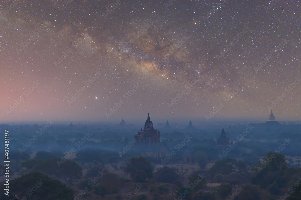 Fototapeta premium Night time long exposure landscape photography.the milky way