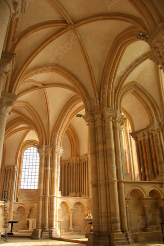 Intérieur de la basilique de Vézelay en Bourgogne, France