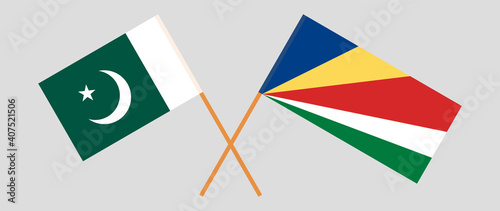 Crossed flags of Pakistan and Seychelles © valyalkin