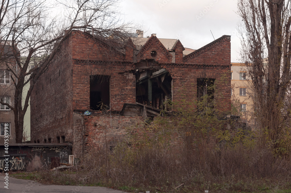 Obraz premium Abandoned Strongbox Factory