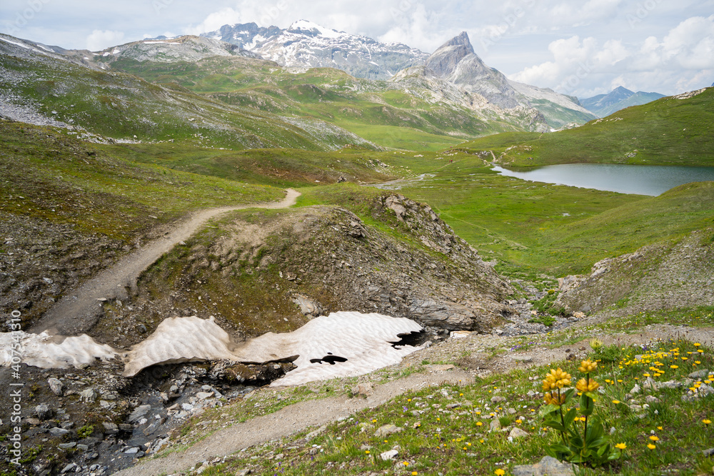 Paysage des Alpes en France, vue sur le lac du Grattaleu, Vanoise, Alpes, France 