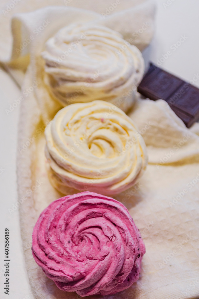Natural marshmallows with berry and fruit flavor Natural marshmallows with berry and fruit flavor