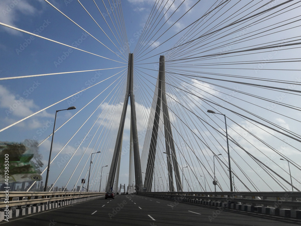 Naklejka premium sea cable bridge with blue sky