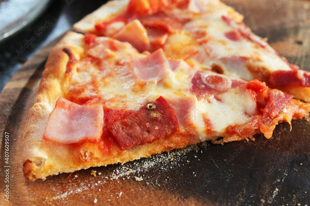 Delicious pizza with Ham, cheese and italian sauce. Delicious pizza with Ham, cheese and italian sauce.