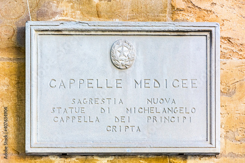 Cappelle medicee, sagrestia nuova statue di Michelangelo photo