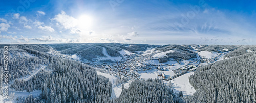 Panorama im Winter mit Blick über Vöhrenbach im Schwarzwald