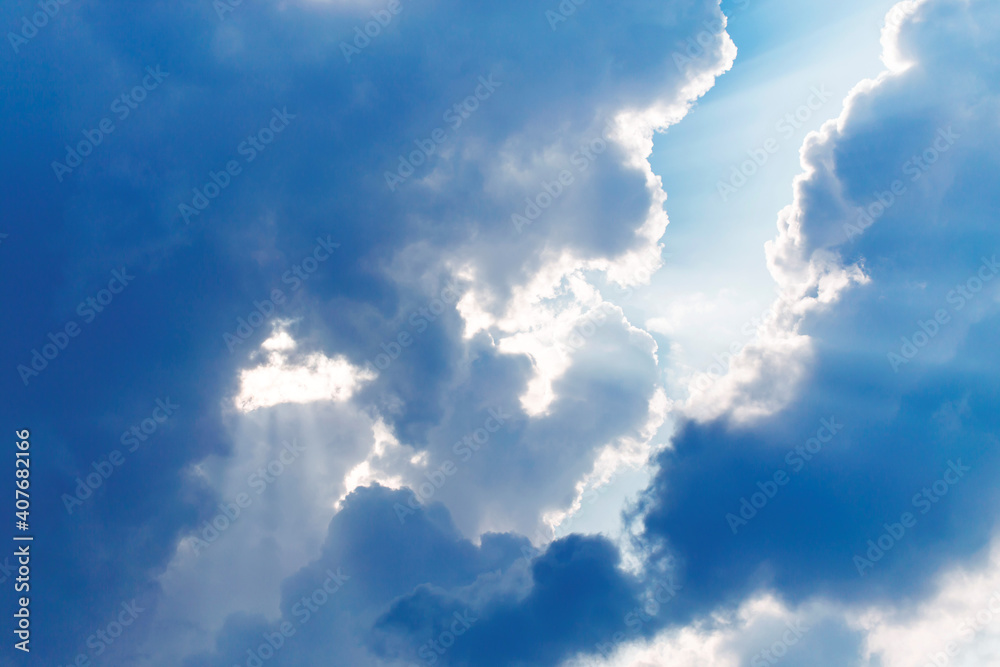 Obraz premium sky with clouds sunbeams