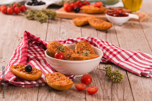 Toasted bread with tomato and oregano.