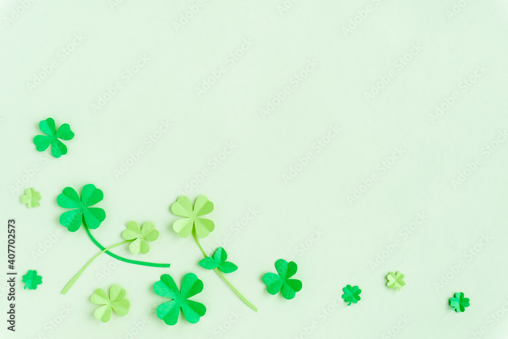 四つ葉のクローバーのフレーム