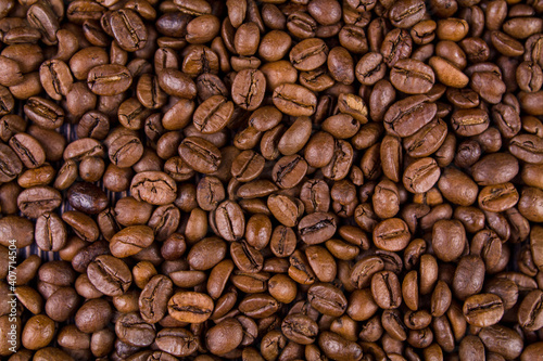 many roasted a coffee beans lie together