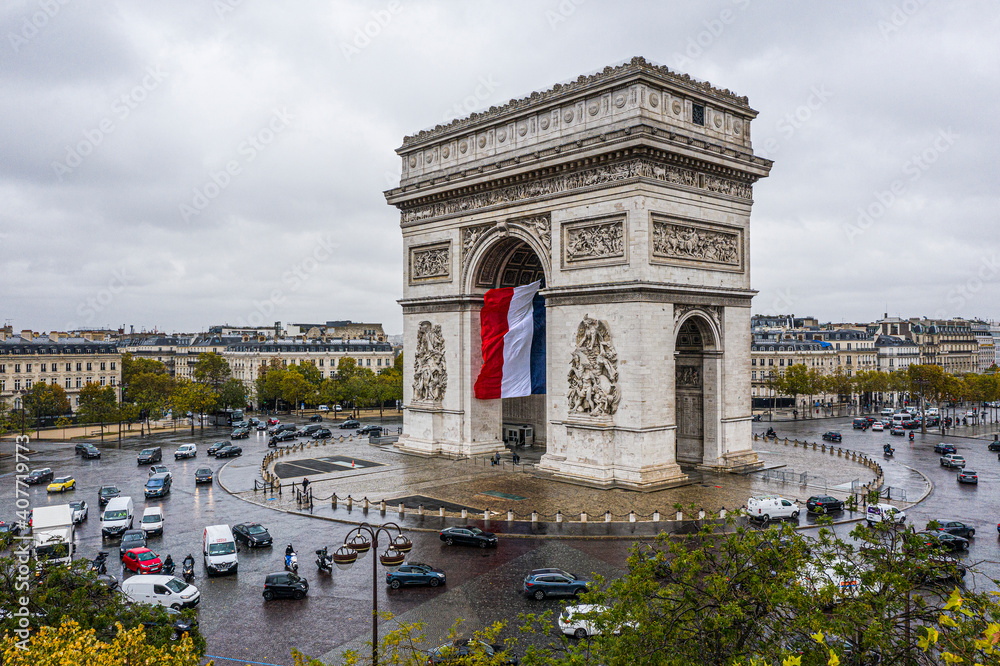 Fototapeta premium Aerial view of Arc de Triomphe, Paris