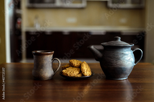 The table on which there is a mug of tea cookies.
