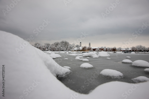 Hafeneinfahrt von Lindau Bodensee im Winter