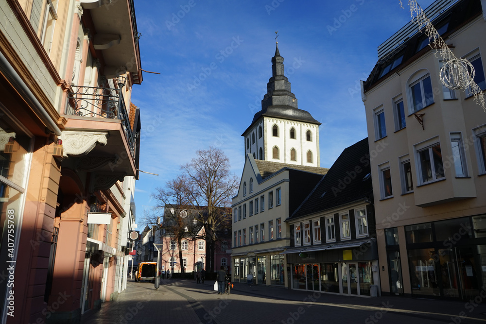 Fototapeta premium Lippstadt: Fußgängerzone und Jakobikirche, Kreis Soest, Westfalen