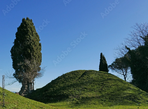 scenico panorama del parco dell'Appia Antica a Roma photo