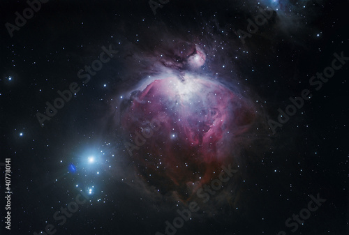 The Orion Nebula was photographed with a 350 mm f / 4 telescope