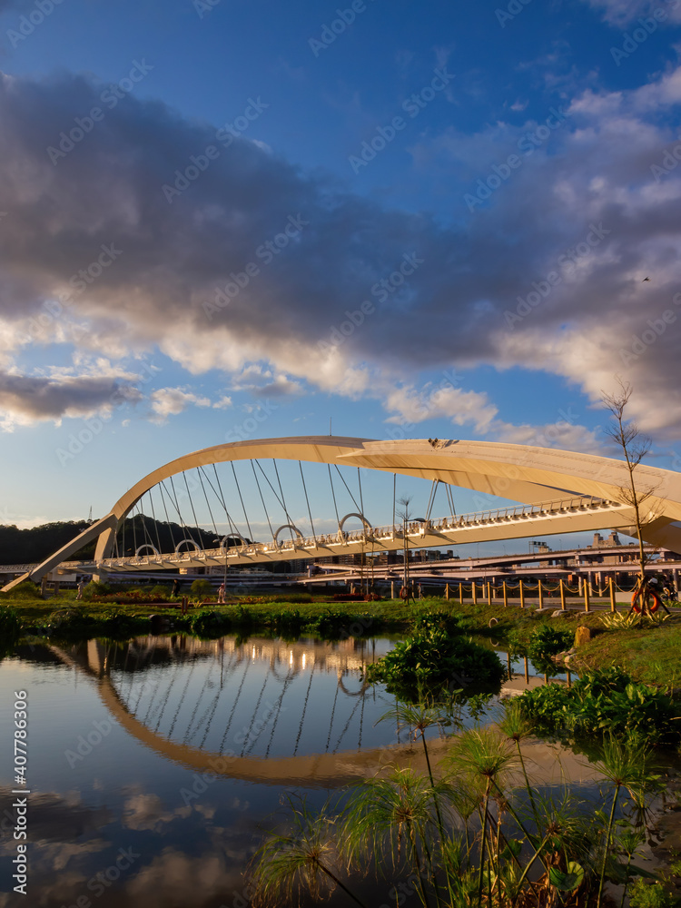 Fototapeta premium Sunny view of the Yangguang Bridge at Xindian District
