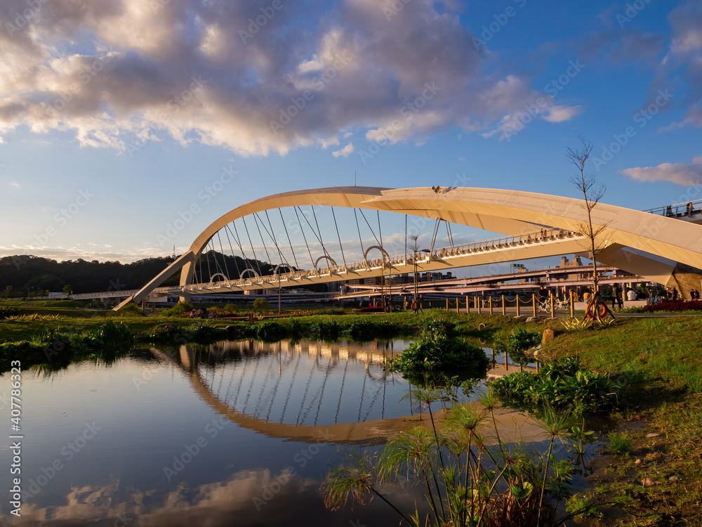 Obraz premium Sunny view of the Yangguang Bridge at Xindian District
