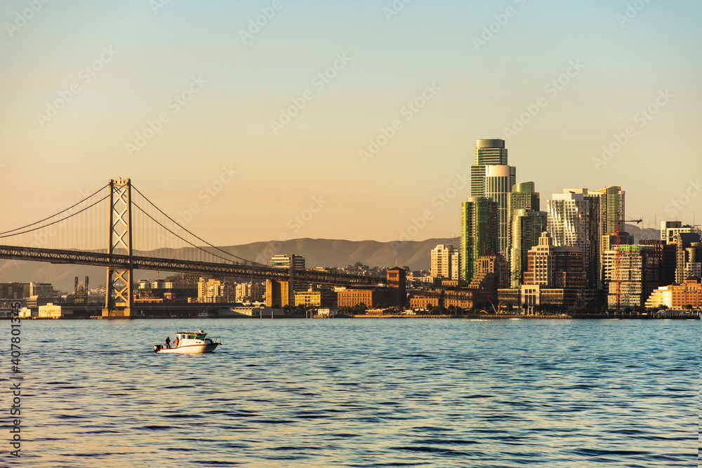 Fototapeta premium View of the sea and San Francisco at sunrise