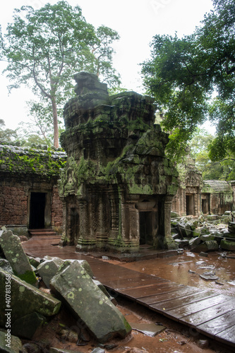  Та Prohm is the largest temple, it rains in the rainy season. Restorers spared banyan trees with their aerial roots. 