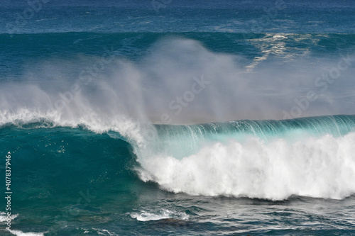 Beautiful ocean waves.