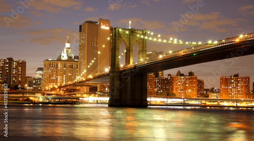 Fototapeta Naklejka Na Ścianę i Meble -  Brooklyn Bridge by night