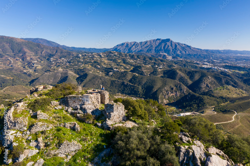 ruinas del castillo de Montemayor en el municipio de Benahavís, Andalucía