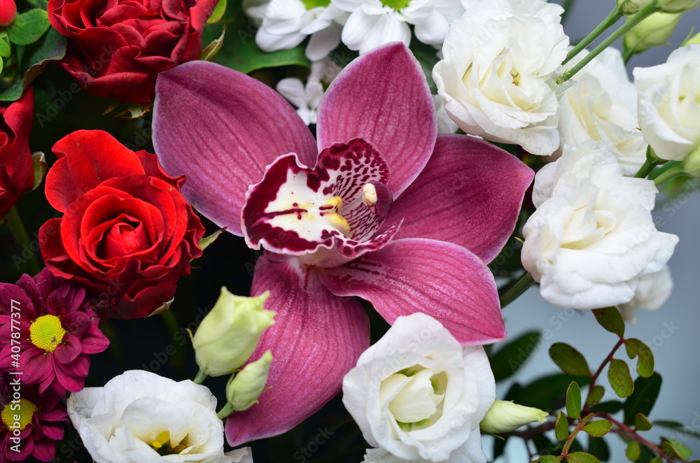 Obraz premium fresh flowers in paper boxes