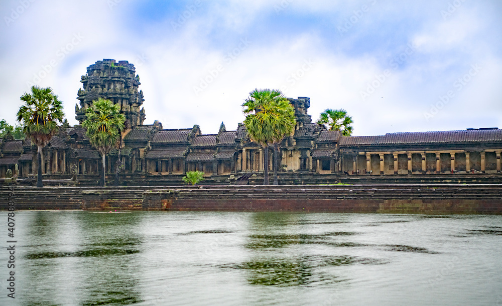 Naklejka premium Angkor Wat is the largest temple in the world (Cambodia, 2019). It is raining