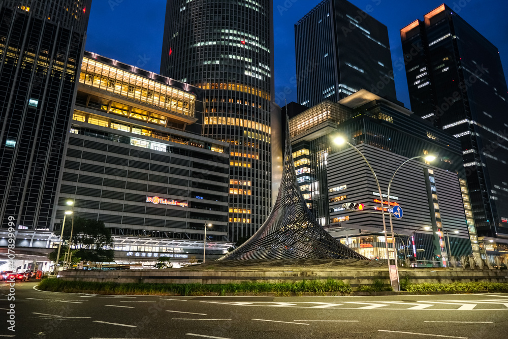 Obraz premium 愛知県名古屋市 夕暮れの名古屋駅前