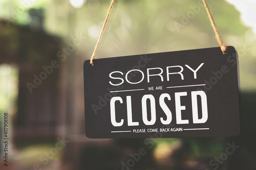 Foto sorry closed sign on shop door
