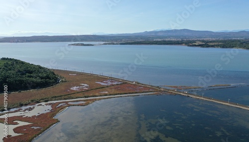 vue aérienne de l'Etang de Bages près de Narbonne dans l'Aude (France)