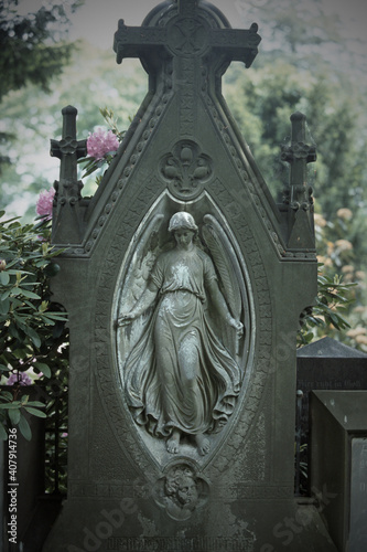 Auf dem Stadtfriedhof Engesohde in Hannover photo