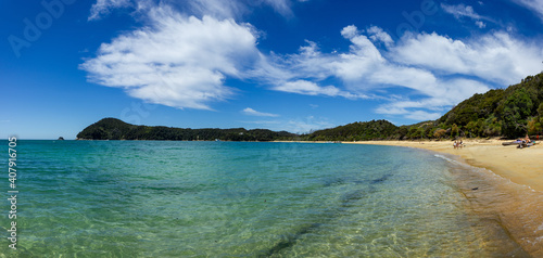 Fototapeta Naklejka Na Ścianę i Meble -  panoramic view of a tropical beach with turquoise water and white sand in abel tasman national park, new zealand