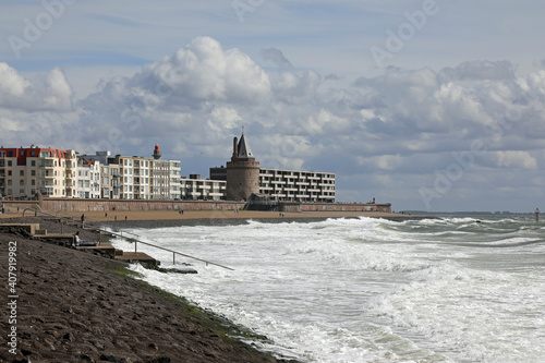 Billede på lærred Waves and ocean outflow next to the city Vlissingen, Netherlands