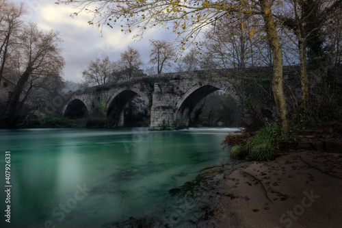 Puente románico en España