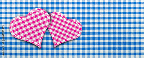 Karierte Herzchen aus Stoff zum Valentinstag