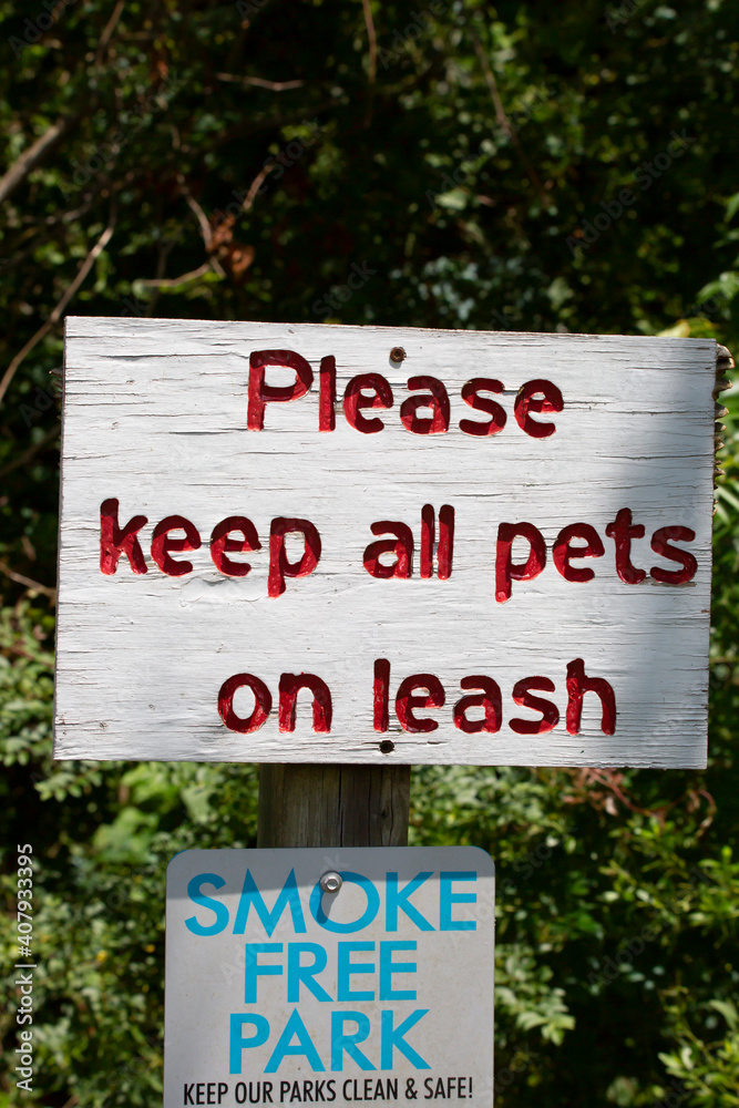 Leash Pets Sign