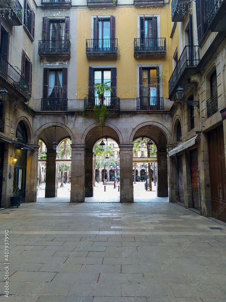 Fototapeta premium Madoz passage entrance to plaza Real, Barcelona, Spain