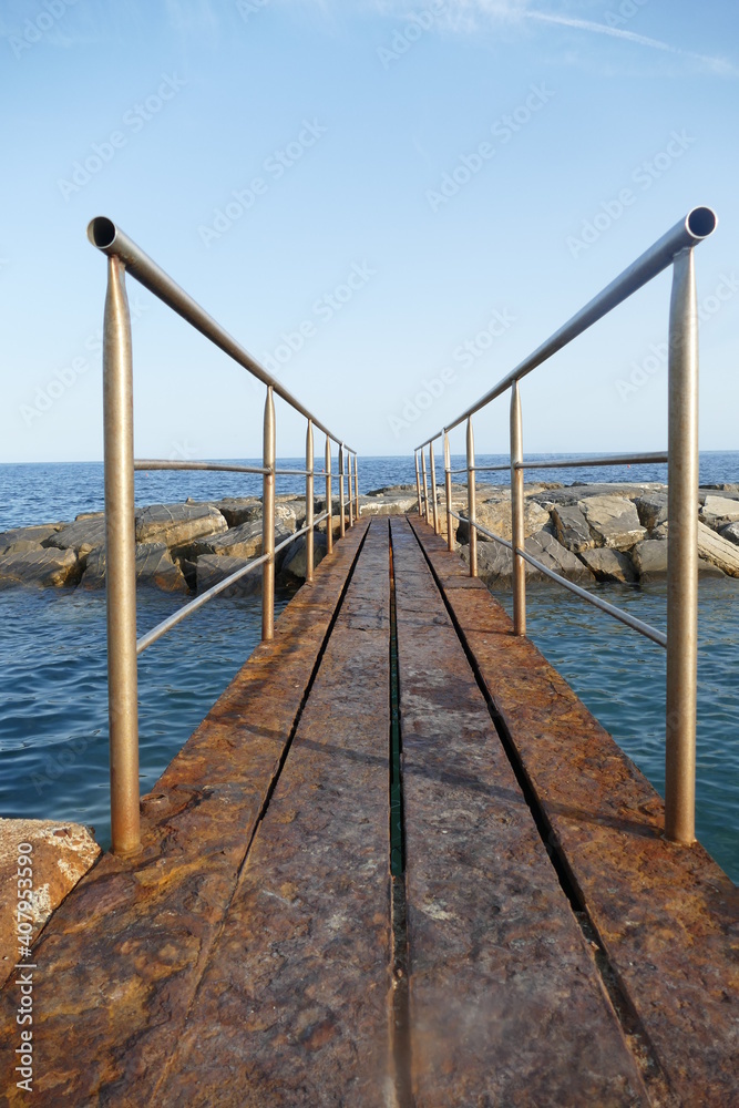 Brücke über Meer Cervo / Ligurien