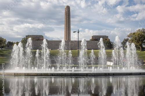Kansas City WWI Monument and fountain 2