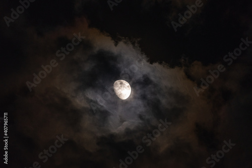 Obraz na płótnie The moon among the stars and clouds w salonie