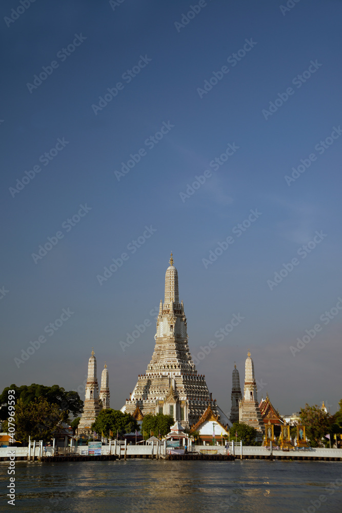 Fototapeta premium Large pagoda of the Buddhist temple is Wat Arun a famous landmark of Thailand in Bangkok capital city.