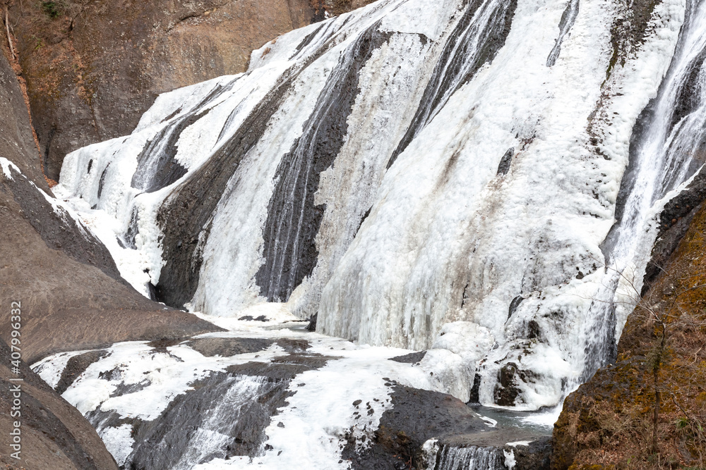凍結した冬の袋田の滝
