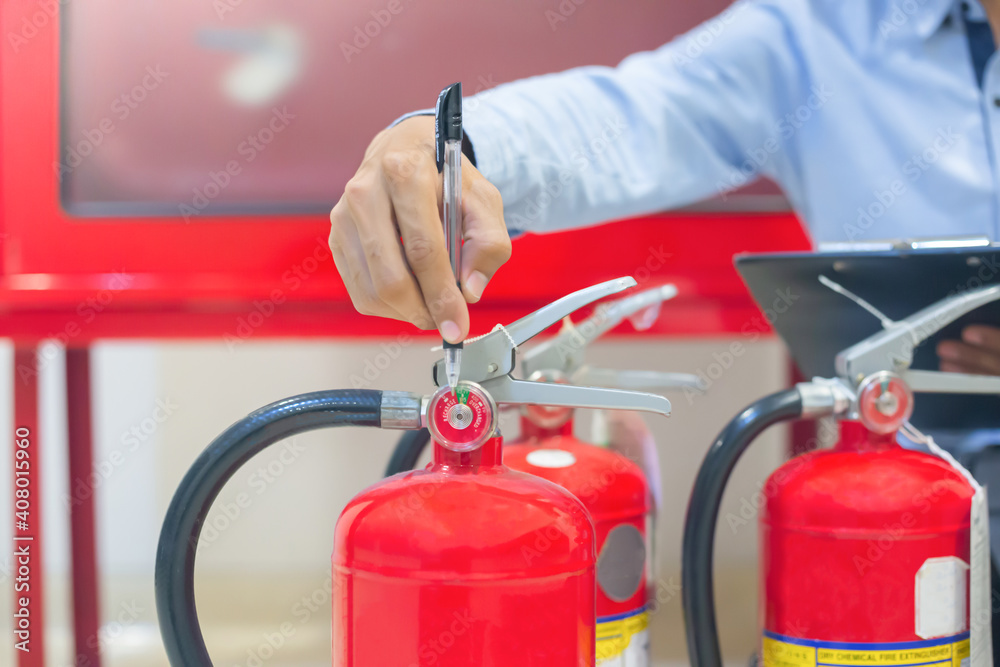 Naklejka premium Expert engineers inspect fire extinguishers to be ready for use.