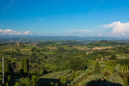 イタリア サン・ジミニャーノ郊外の丘陵風景