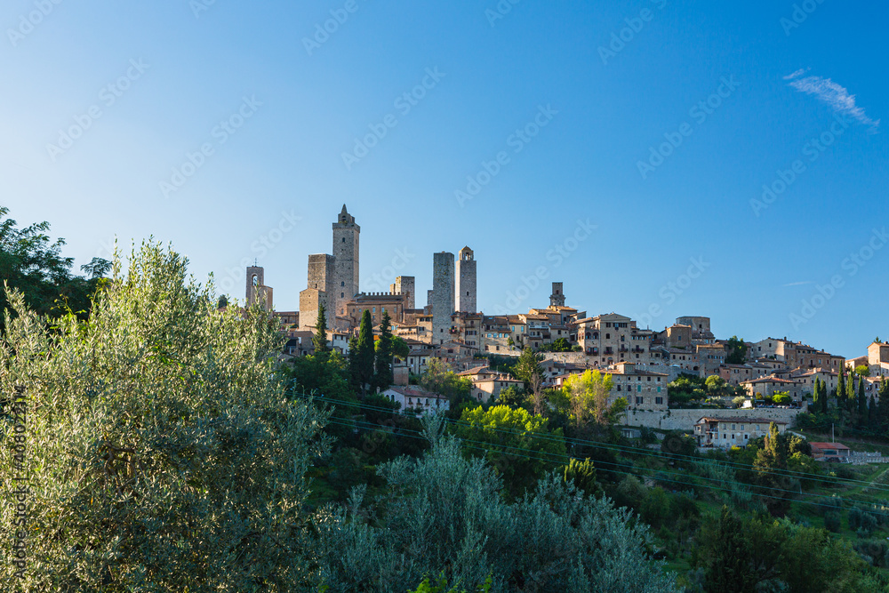 イタリア　丘の上の塔が立ち並ぶサン・ジミニャーノの風景