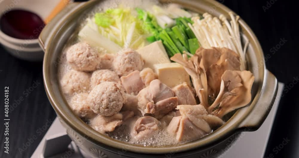 鶏肉とつみれの鍋 Chicken and chicken ball hot pot 鶏肉とつみれの鍋 Chicken and chicken ball hot pot
